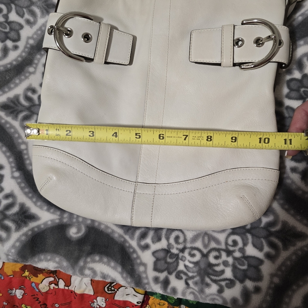 White Coach Shoulder Bag - Picture 6 of 9